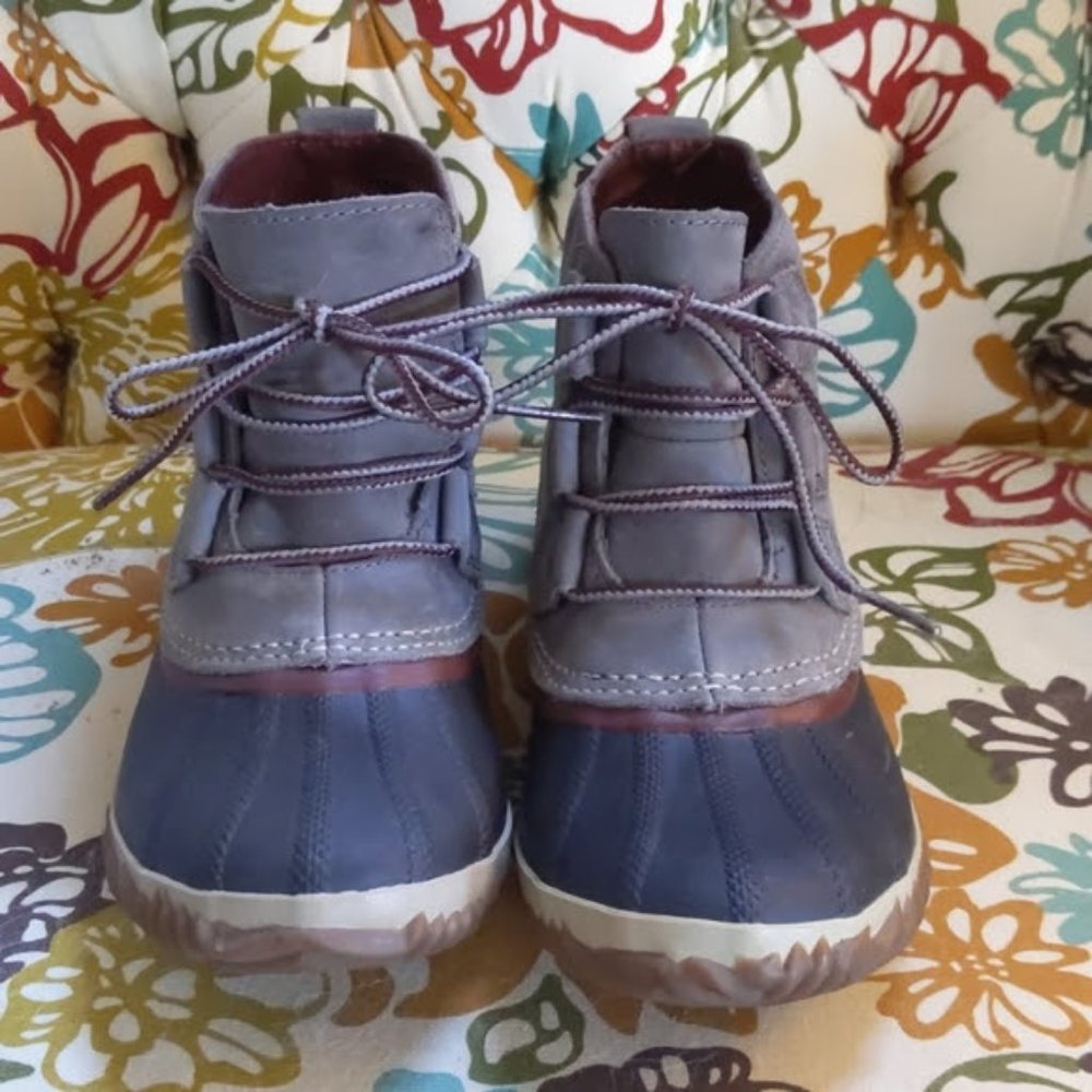 Sorel out & about gray suede bootie